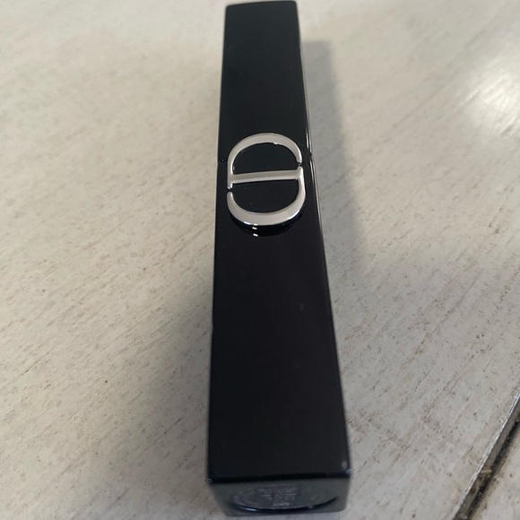 Dior Shine Lipstick in Iconic Rose - Picture 3 of 3